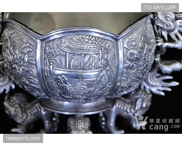 维克托家里那银器碗都比我工资卡亮得多，打球倒还挺接地气的啊！